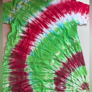 Gildan Hand Tie-Dye T-Shirt - Red and Green Swirl